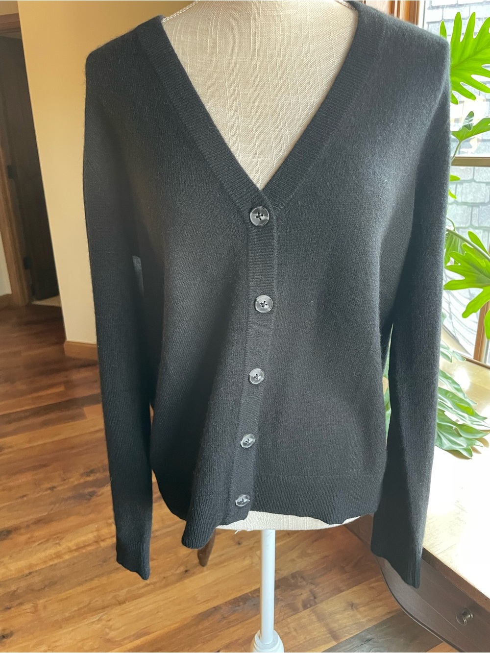 Charter Club Black 100% Cashmere V-Neck Button Front Cardigan medium